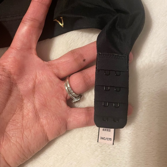 Victoria’s Secret Bra (34 C) - Picture 2 of 4